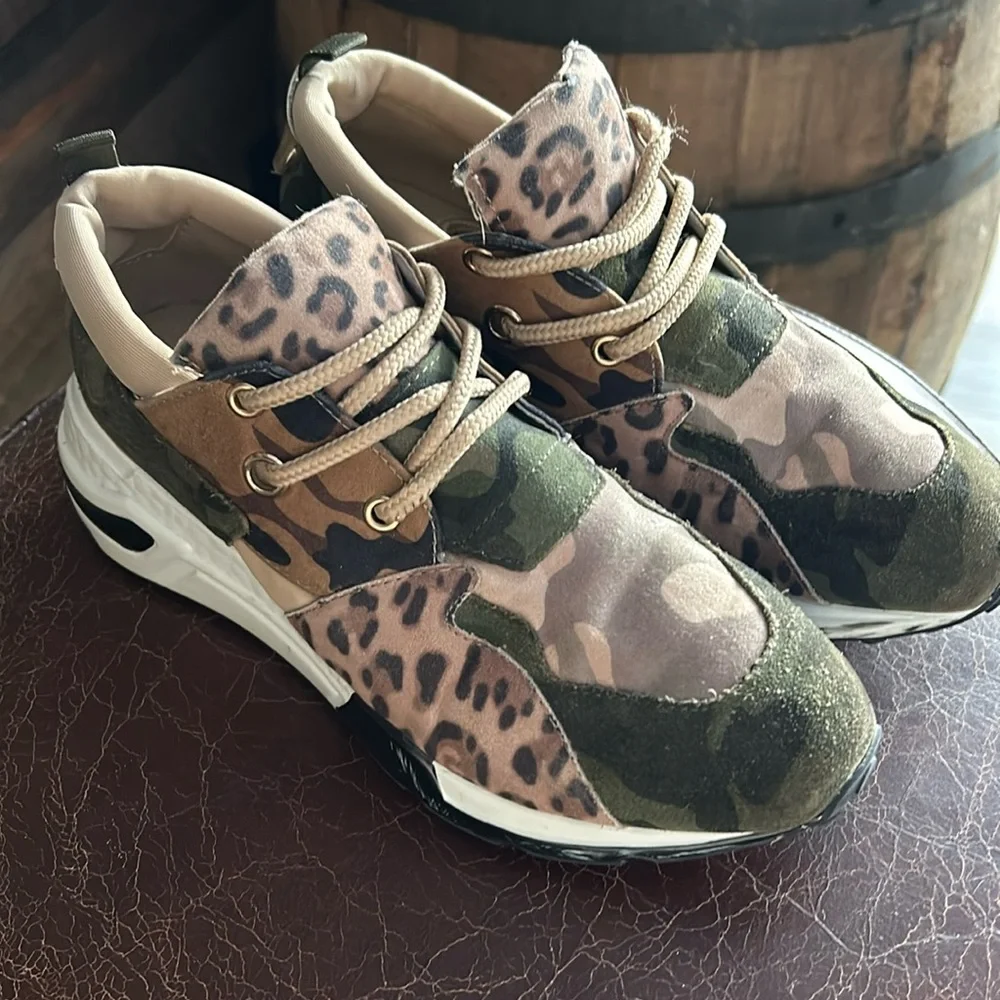 Casual Women's Camo & Leopard Print Sneakers - Beige/Green